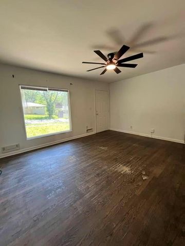 8958 E 54th Street S, Raytown, MO 64133
