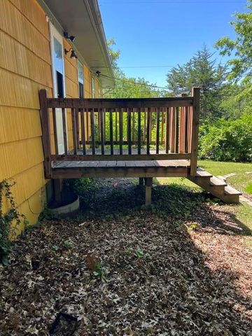 8958 E 54th Street S, Raytown, MO 64133