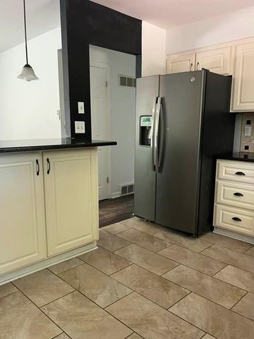 8958 E 54th Street S, Raytown, MO 64133