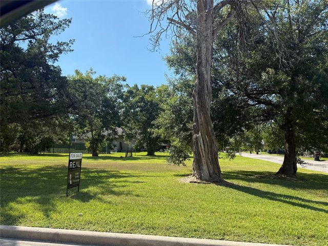 815 Bowie Street, Baytown, TX 77520