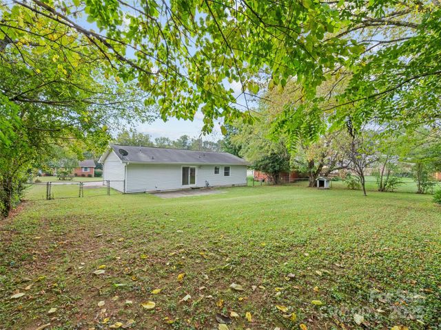 14 Fieldcrest Road, Arden, NC 28704