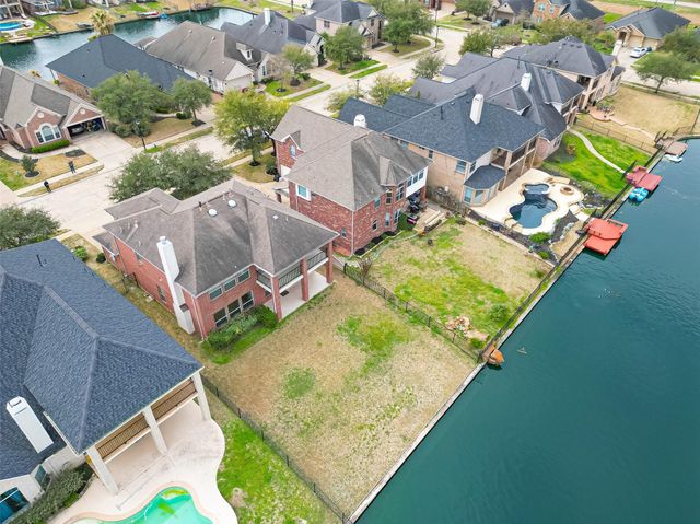 18118 Billabong Crescent Court, Cypress, TX 77429