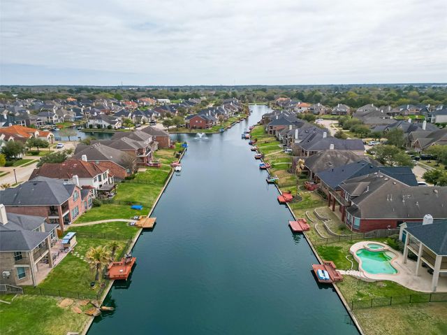 18118 Billabong Crescent Court, Cypress, TX 77429