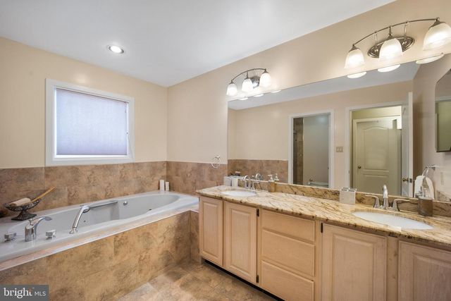 12 TANYARD RD, Richboro, PA 18954