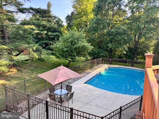 12 TANYARD RD, Richboro, PA 18954