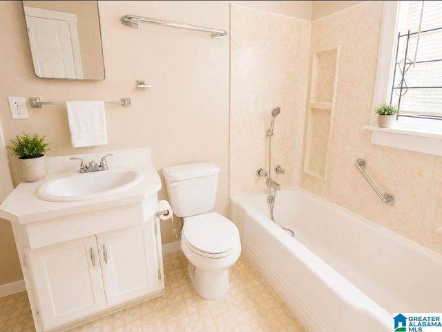 2704 AVENUE J, Birmingham, AL 35218