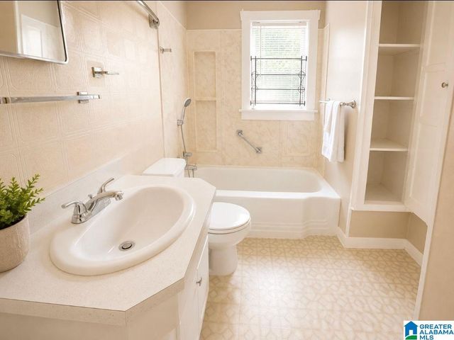 2704 AVENUE J, Birmingham, AL 35218