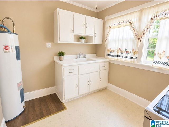 2704 AVENUE J, Birmingham, AL 35218