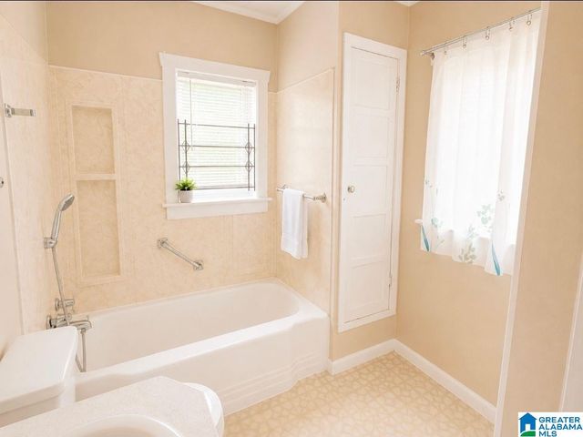 2704 AVENUE J, Birmingham, AL 35218