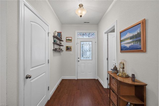 909 Long Beeches AVE, Chesapeake, VA 23320