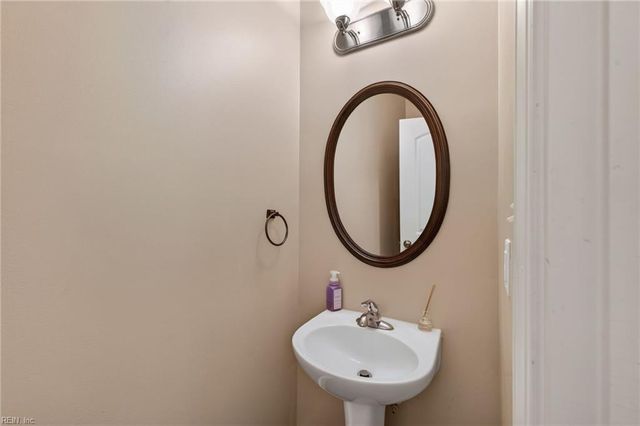 909 Long Beeches AVE, Chesapeake, VA 23320