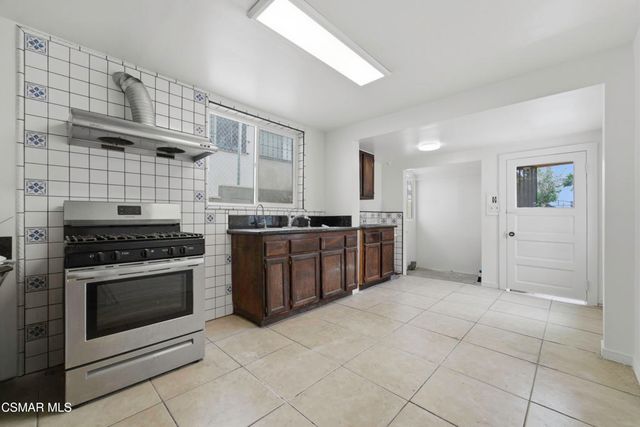 638 N Bunker Hill Avenue, Los Angeles, CA 90012