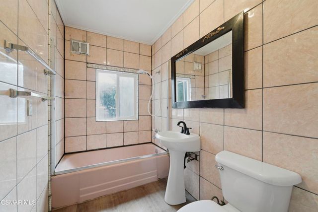 638 N Bunker Hill Avenue, Los Angeles, CA 90012