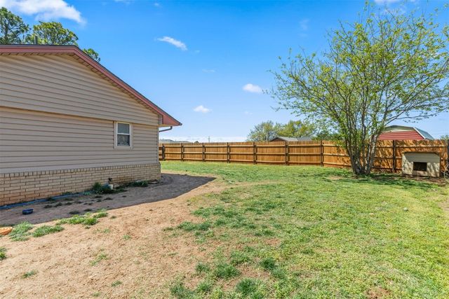 1 Misty Glenn Drive, Chickasha, OK 73018