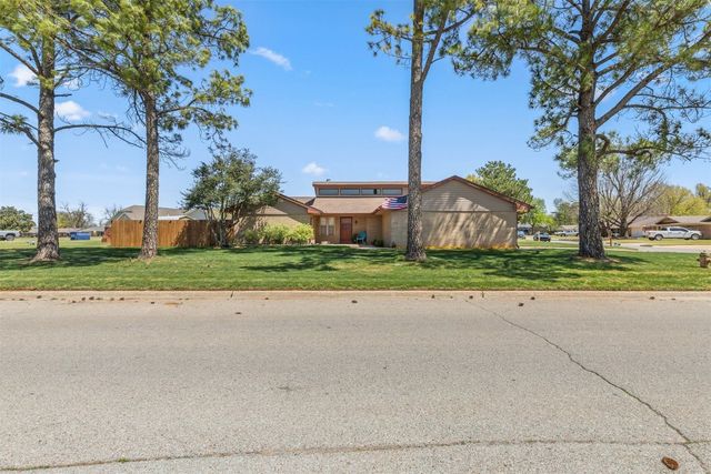 1 Misty Glenn Drive, Chickasha, OK 73018