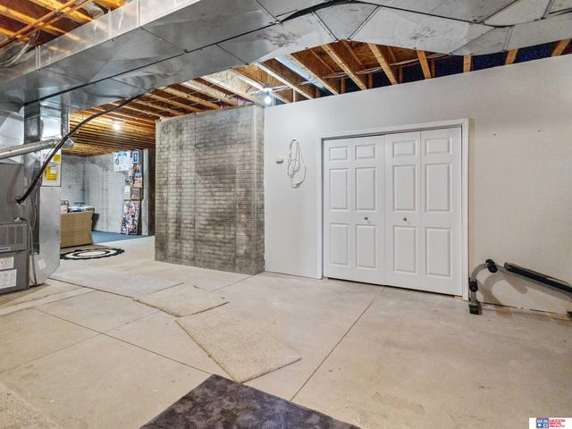 9360 Whispering Wind Road, Lincoln, NE 68512