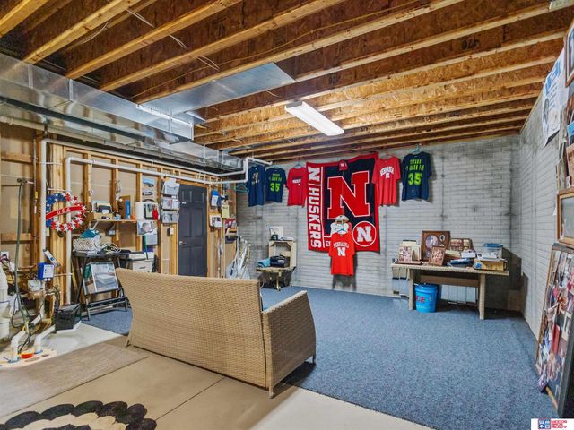 9360 Whispering Wind Road, Lincoln, NE 68512