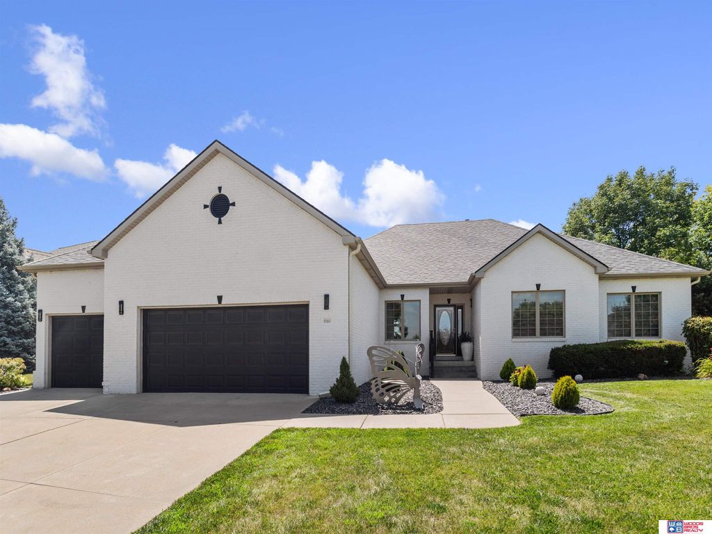 9360 Whispering Wind Road, Lincoln, NE 68512