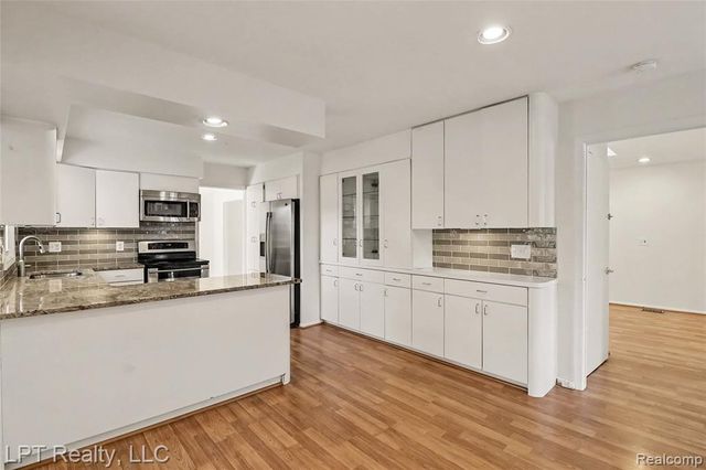25503 Arden Park Drive, Farmington Hills, MI 48336