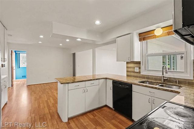 25503 Arden Park Drive, Farmington Hills, MI 48336