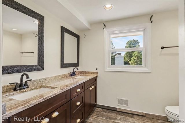25503 Arden Park Drive, Farmington Hills, MI 48336