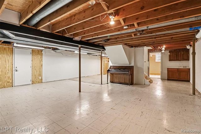 25503 Arden Park Drive, Farmington Hills, MI 48336