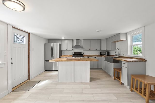 200 Great Neck Rd, Wareham, MA 02571