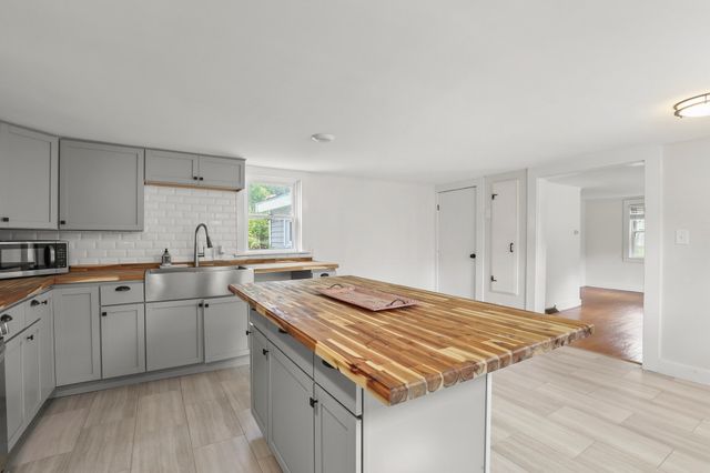 200 Great Neck Rd, Wareham, MA 02571