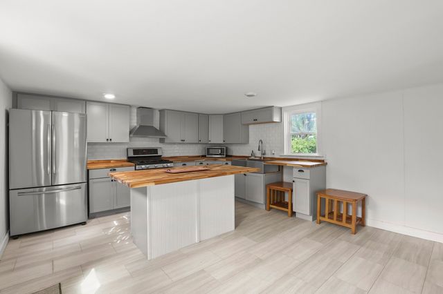 200 Great Neck Rd, Wareham, MA 02571