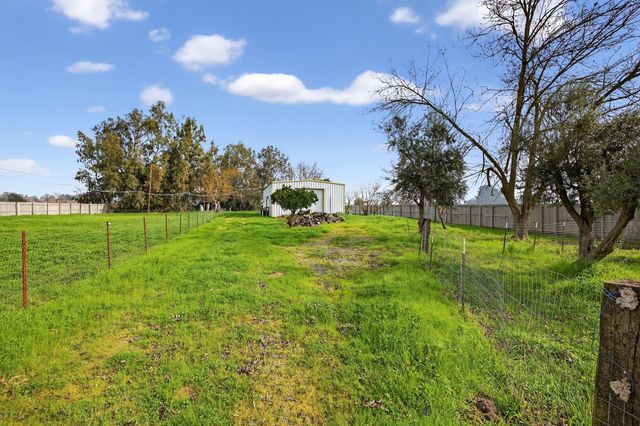 27350 Thornton Rd, Thornton, CA 95686