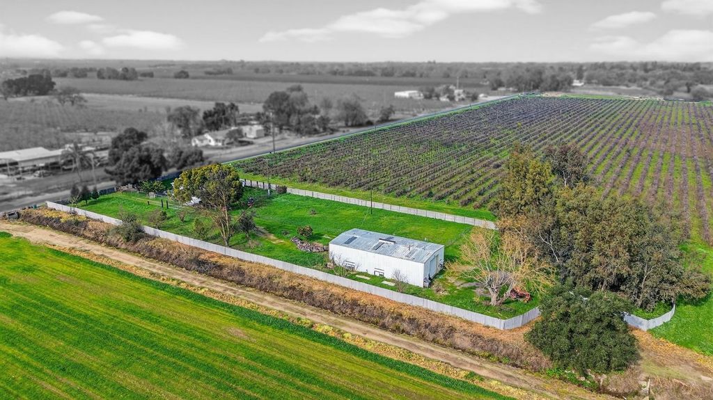 27350 Thornton Rd, Thornton, CA 95686