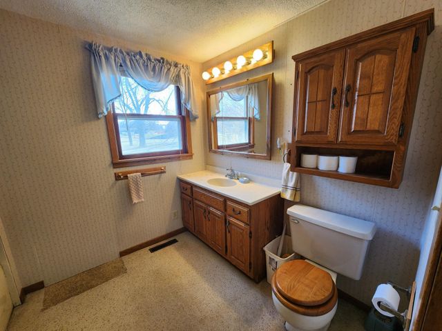 1317 Frank Avenue, Albert Lea, MN 56007