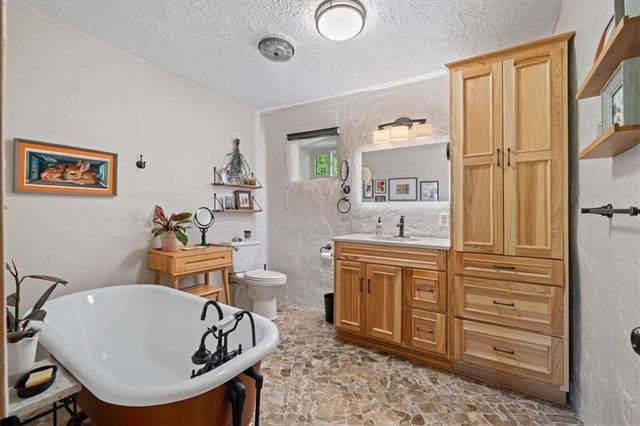 37603 E 163rd Street, Pleasant Hill, MO 64080