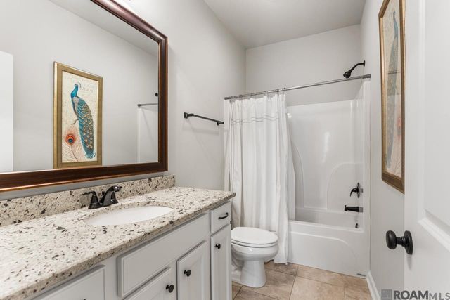 32445 Curtis Cove Ln, Denham Springs, LA 70706