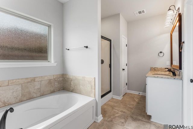 32445 Curtis Cove Ln, Denham Springs, LA 70706