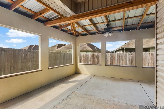 32445 Curtis Cove Ln, Denham Springs, LA 70706