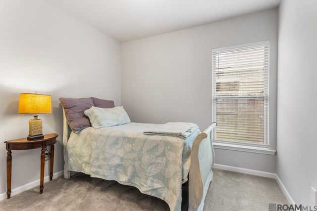 32445 Curtis Cove Ln, Denham Springs, LA 70706