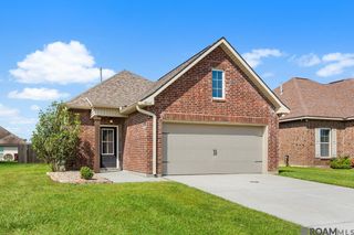32445 Curtis Cove Ln, Denham Springs, LA 70706