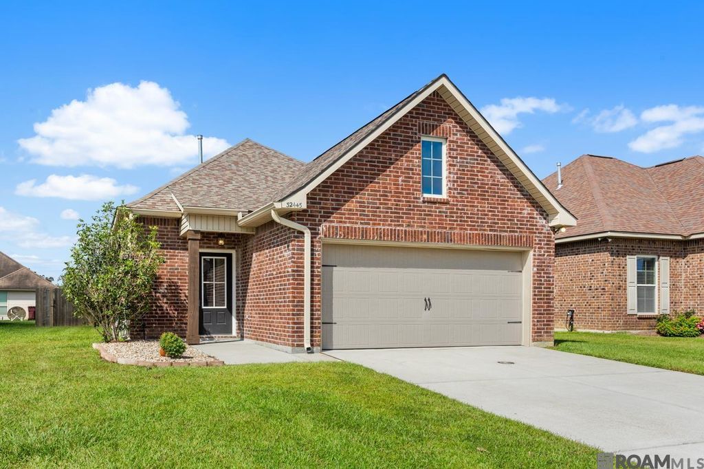 32445 Curtis Cove Ln, Denham Springs, LA 70706