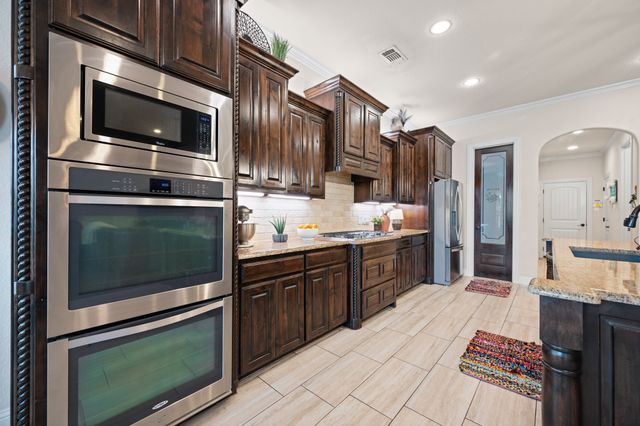 408 Blue Daze Court, Burleson, TX 76028