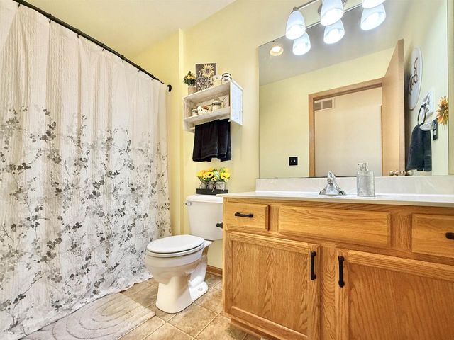 2515 Quail Ridge Drive, Janesville, WI 53546