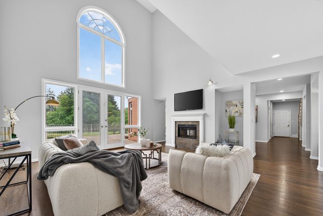 309 Dundee Road, Barrington, IL 60010