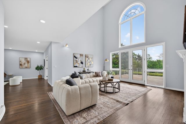 309 Dundee Road, Barrington, IL 60010