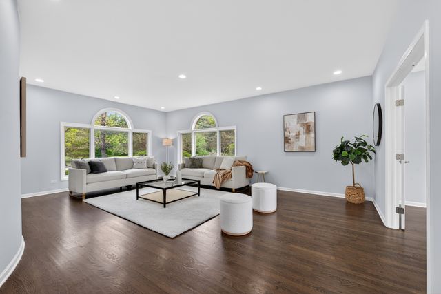 309 Dundee Road, Barrington, IL 60010