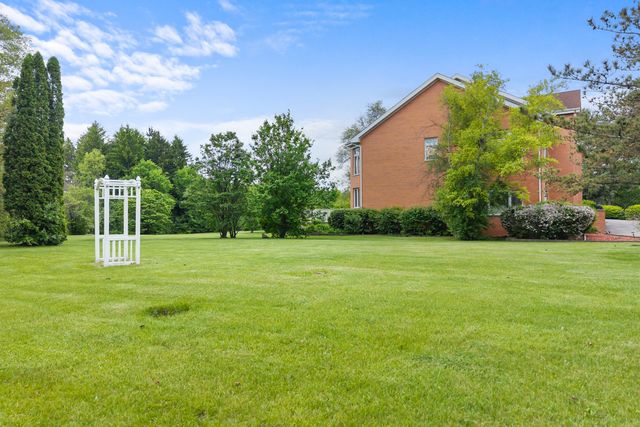 309 Dundee Road, Barrington, IL 60010