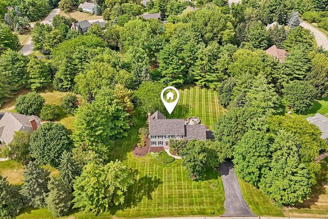 237 Hickory DRIVE, Delafield, WI 53018