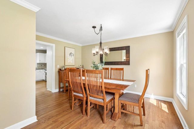 237 Hickory DRIVE, Delafield, WI 53018