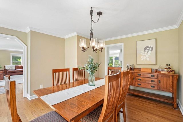 237 Hickory DRIVE, Delafield, WI 53018
