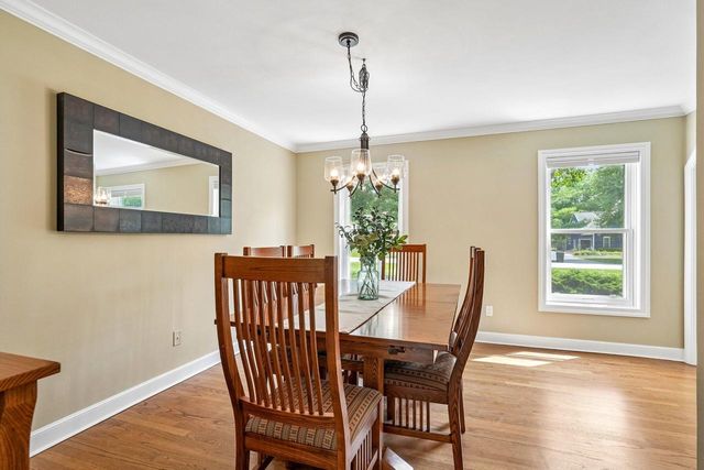237 Hickory DRIVE, Delafield, WI 53018