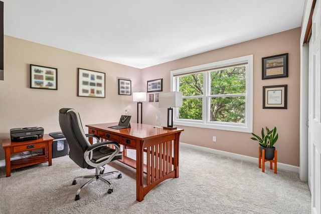 237 Hickory DRIVE, Delafield, WI 53018